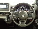ハンドル左側にはオーディオ操作が出来るオーディオリモートコントロールスイッチ、右側にはHonda SENSINGとオートクルーズコントロールのスイッチを装備!