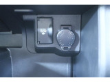 停電などの非常時には電源としても使える100V/1500Wコンセントを車内に設置。電気製品にも対応し、普段使いにもアウトドアでも大活躍!