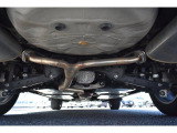 車両後方からの下回りです。マフラー防錆塗装や下回り防錆施工等も可能でございます。