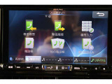 Bluetooth機能搭載。車とスマホやiPhoneをペアリングしておけばハンズフリー電話はもちろん、スマホやiPhone内の音楽を車のスピーカーで流すこともできますよ。