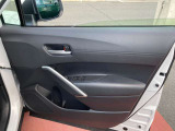 洗練されたデザインの運転席回りはドライビングの愉しさを予感させてくれます♪