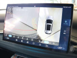 バックカメラは360°カメラと同時に表示されます 大画面のため、2画面表示でも見やすさは確保されています