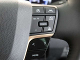 アダプティブクルーズコントロール機能付きです。走行中に先行車の様子を検知しながら、設定した車速の範囲内で先行車との距離のキープを支援します。詳細は販売店スタッフまでおたずねください。