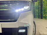 【LEDヘッドライト】悪天候や夜間走行時も良好な視界を確保し安心して運転できる高輝度LEDヘッドライトを装備!点灯速度が早く、消費電力も抑えられています。