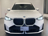 BMW代表的な特徴のキドニーグリル。BMWのすべてのモデルに採用され、BMWらしさを強調しております。