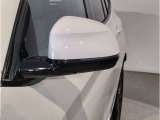 【BMWミラー】視認性の高いスタイリッシュなミラー。自動防眩機能も付いており夜間のドライビングをサポートします。
