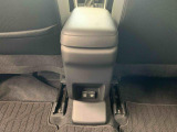 お車の状態をしっかりとお伝えするために1台の車両に付き40枚以上の画像を用意しております。外装はもちろん、室内の装備やお車の特徴などごらんください。