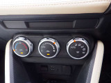 【オートエアコン】車内温度を設定すると、風量を自動で調節してくれます。
