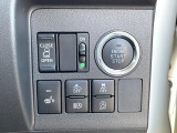 【パワースライドドア】スマートキーや運転席のスイッチでスライドドアの開閉が可能♪電動だから力を入れてドアを開ける必要が無く、小さいお子様でも、重い荷物を持っている時もラクに開け閉めできます♪