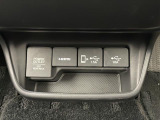【 USB端子 】USB接続もついていますので携帯などの電子機器の充電にも使えて便利です♪