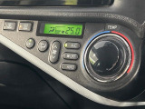 【オートエアコン】一度お好みの温度に設定すれば、車内の温度を検知し風量や温度を自動で調整。暑い…寒い…と何度もスイッチ操作をする必要はありません。快適な車内空間には必須の機能ですね♪