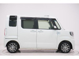 県内13店舗にて常時500台以上ダイハツ車を展示中です。見て、触って、納得のいく一台をぜひ見つけてください。
