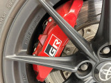 【GR製キャリパー】ハイパワー車両には強力なブレーキが必須!色鮮やかなキャリパーがスポーティな印象を引き立てます♪