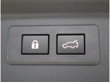 スイッチひとつで開閉できる、安心便利なパワーリヤゲート装備。荷物などで手がふさがっている場合にも、楽に開閉できる便利なアイテムです。