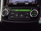 車内を快適に、オートエアコンを装備してます。