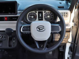 ハンドル周りもスッキリしており運転がしやすいです。