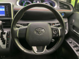 【純正革巻きステアリング】上質な革を使用することで、手にしっかり馴染みとても運転しやすいハンドルです♪