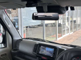 ディーラーオプション『前+車室内ドライブレコーダー』装備。表示はナビのモニター画面で行います。