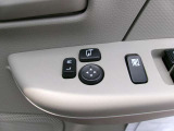 ドアミラーの鏡面の調節、格納は運転席からすべて操作できます!
