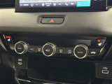 【シートヒーター】スイッチを入れると数十秒で座席が温かくなります。エアコンとは違い、身体と密着しているシートが温まるので、冬場には嬉しい装備です!