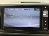 バックカメラが付いているので後方確認が非常にしやすいです。今や運転初心者も熟練者も必須装備!ついていて損はないですね♪
