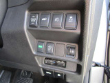運転席の操作部 バックドアの開閉も出来ます