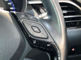 ステアリングスイッチで、安全運転!前方から目線を外さないように!