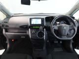 見通しのよいすっきりとした視界で、誰でも運転しやすいです。運転のしやすさは疲れにくさにも繋がりますよ♪