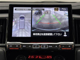 【マルチアラウンドモニター】自車周辺をぐるりと俯瞰できるカメラで危険を察知。上空からの映像で自動車や障害物の位置が詳細に確認できるので、狭い駐車場でも安心して駐車できますね。