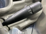 【オートライト】周りの明るさに応じて自動でヘッドライトの点灯・消灯ができる機能です!ライトの付け忘れ・消し忘れなどが無くなり、雨の日や夕方の走行も安心!トンネル通過時も便利ですね♪
