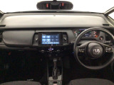 【前方視界】開放的な前方視界!運転がしやすく疲れにくいです♪窓が大きく、見通しがとっても良いおクルマですよ♪