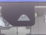 【インテリジェントエマージェンシーブレーキ】フロントカメラで前方の車両や歩行者を検知。衝突しそうな時は衝突被害軽減ブレーキが作動、衝突回避をサポート。より安全にドライブをお楽しみいただけます。