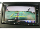 バックカメラを搭載しておりガイドラインも表示されますので車庫入れも安心ですね♪
