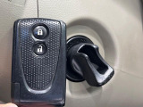 【キーレス】少し離れた場所からでもボタン一つでドアの開錠・施錠ができるのでとっても便利!ドアの鍵穴周りに傷をつけることもありません♪