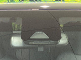 【トヨタセーフティセンス】走行中に前方の車両等を認識し、衝突しそうな時は警報とブレーキで衝突回避と被害軽減をアシスト。より安全にドライブをお楽しみいただけます。