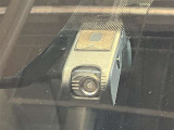 ドライブレコーダー♪万が一事故が起こってしまった際に役立ちます。録画された映像は、事故の状況を判断する場合の証拠にもなることもありますので安心ですよね(^^)