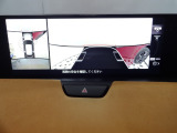 狭い場所での駐車やすれ違いなどでより的確な運転操作に役立つ360°ビューモニターが装備されています。