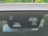 【スマートシティブレーキサポート】低速走行中に前方の車両等を認識し、衝突しそうな時は警報とブレーキで衝突回避と被害軽減をアシスト。より安全にドライブをお楽しみいただけます。