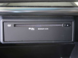 車内でCD DVDのメディアが楽しめます。