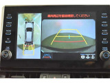 パノラミックビューモニター付きです。車両を上から見たような映像をディスプレイオーディオ画面に表示。運転席からの目視だけでは見にくい、車両周辺の状況をリアルタイムでしっかり確認できます。