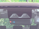 【スマートアシスト】走行中に前方の車両等を認識し、衝突しそうな時は警報とブレーキで衝突回避と被害軽減をアシスト。より安全にドライブをお楽しみいただけます。