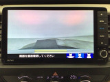 【バックカメラ】運転が苦手な方も車庫入れラクラクです!ギアをリバースに入れれば自動的に切り換わりますので、面倒な操作は不要です♪狭い駐車場もお車を傷つけず安心ですね!
