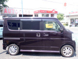 国の指定を受けた自社工場で、整備士が車検と点検整備を行っております。