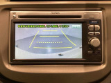 バックでの車庫入れも安心です! リアカメラが付いているバックモニター付のナビを装備しております。操作線もついており距離感も画面から確認できます。