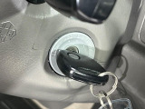 【キーレス】少し離れた場所からでもボタン一つでドアの開錠・施錠ができるのでとっても便利!ドアの鍵穴周りに傷をつけることもありません♪