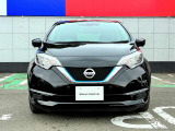 エンジンで充電してバッテリーに蓄電しモーターで走る。日産独自のパワートレーンe-POWER。滑らかな加速と優れた燃費性能が特徴です。