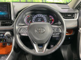 【純正革巻きステアリング】上質な革を使用することで、手にしっかり馴染みとても運転しやすいハンドルです♪