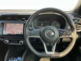 使いやすく安全な操作性と良好な視界を実現した運転席!