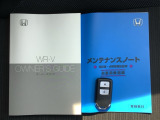 スマートキーは鍵をバッグに入れたままでもドアロックの開閉やエンジンのON・OFFができます。夜間や雨の日も鍵を探さなくて良いので便利です。