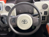 インテリアに合わせたデザインのステアリングは、運転される方のことも考え、運転しやすい形状、大きさです。是非一度、実際に触ってお確かめください。